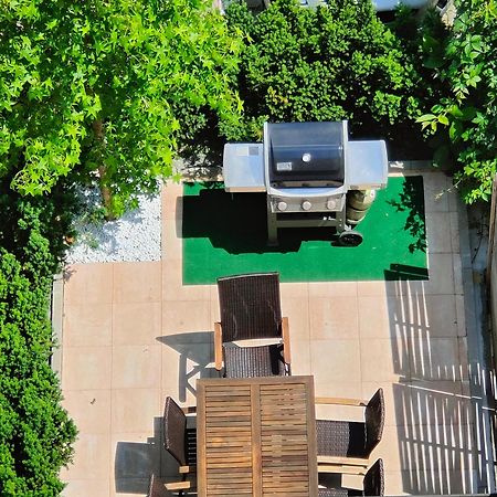 Eleonoras Ferienwohnung In Wuerzburg Stadt Mit Terrasse Im Erdgeschoss Inklusive Eigenen Parkplaetzen Vor Der Tuer Esterno foto