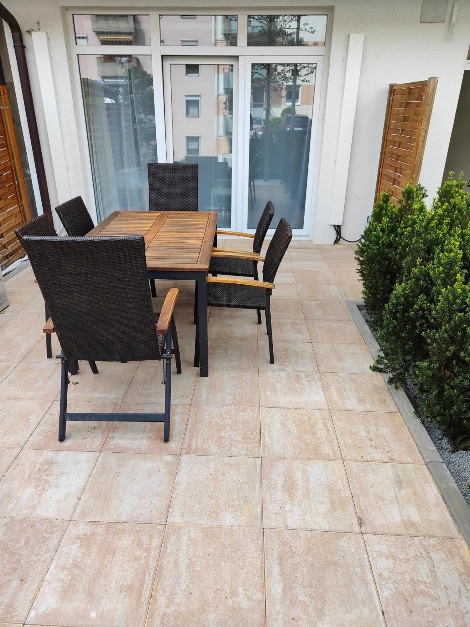 Eleonoras Ferienwohnung In Wuerzburg Stadt Mit Terrasse Im Erdgeschoss Inklusive Eigenen Parkplaetzen Vor Der Tuer Esterno foto